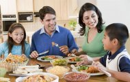 Những bữa tiệc nhỏ tạo nên sự gắn kết lớn trong gia đình