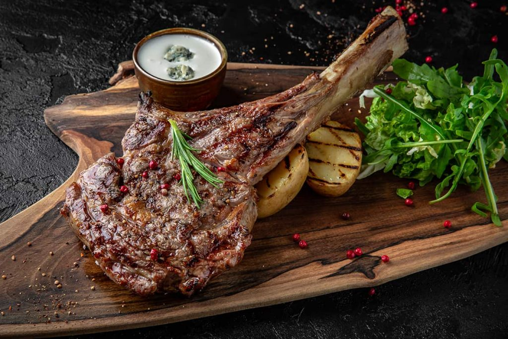 Bò Úc nướng tảng