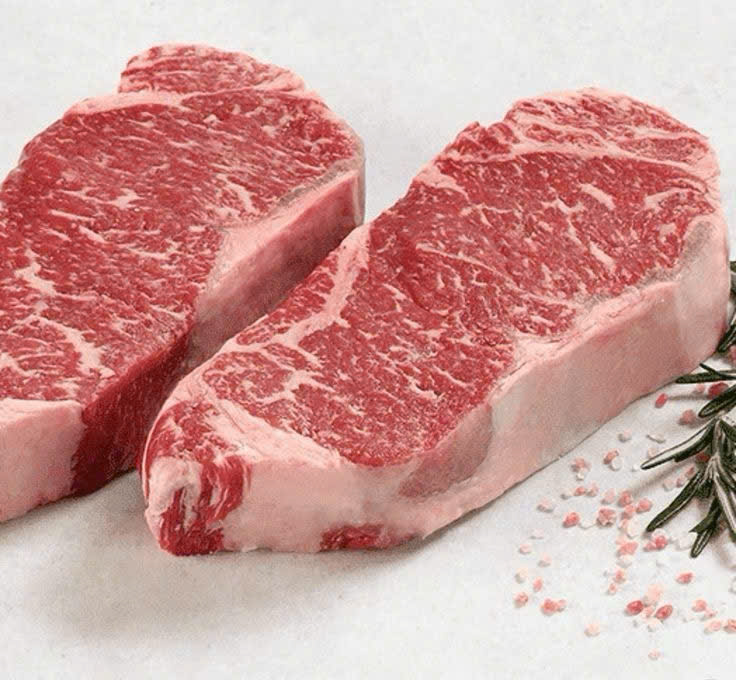 Thịt bò là nguồn thực phẩm giàu dinh dưỡng và được ưa chuộng trong nhiều món ăn. Trên thị trường hiện nay, thịt bò được chia thành hai nhóm chính: thịt bò nội địa và thịt bò nhập khẩu.