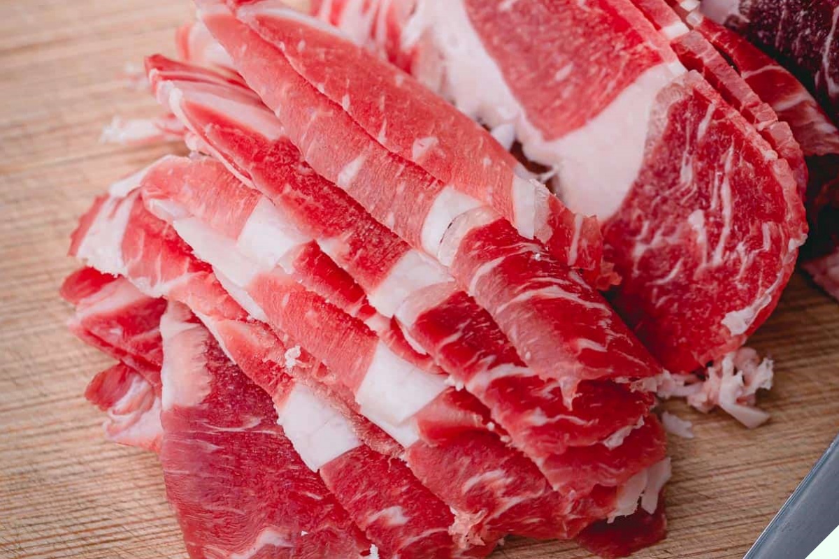 Trong thế giới ẩm thực nướng, việc lựa chọn phần thịt phù hợp là yếu tố tiên quyết để tạo nên một món ăn tròn vị. Trong số đó, bò cắt mỏng nướng đang trở thành lựa chọn hàng đầu của các tín đồ yêu thích hương vị đậm đà, mềm mại và dễ chế biến. Không chỉ ngon miệng mà còn linh hoạt với nhiều kiểu nướng khác nhau, món ăn này hứa hẹn mang đến trải nghiệm ẩm thực hấp dẫn cho cả gia đình.