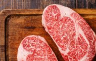 Thịt Bò Wagyu Úc So Với Thịt Bò Thường: Lợi Ích Về Sức Khỏe Và Hương Vị